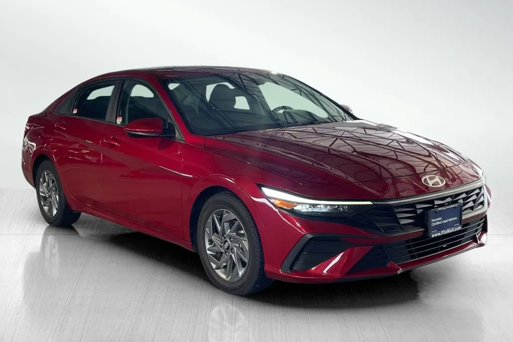 2024 Hyundai Elantra SEL photo 1