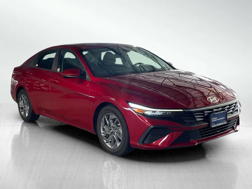 2024 Hyundai Elantra SEL photo 1