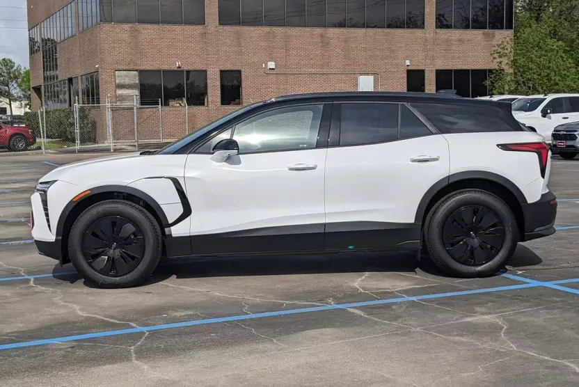 2025 Chevrolet Blazer EV photo 1