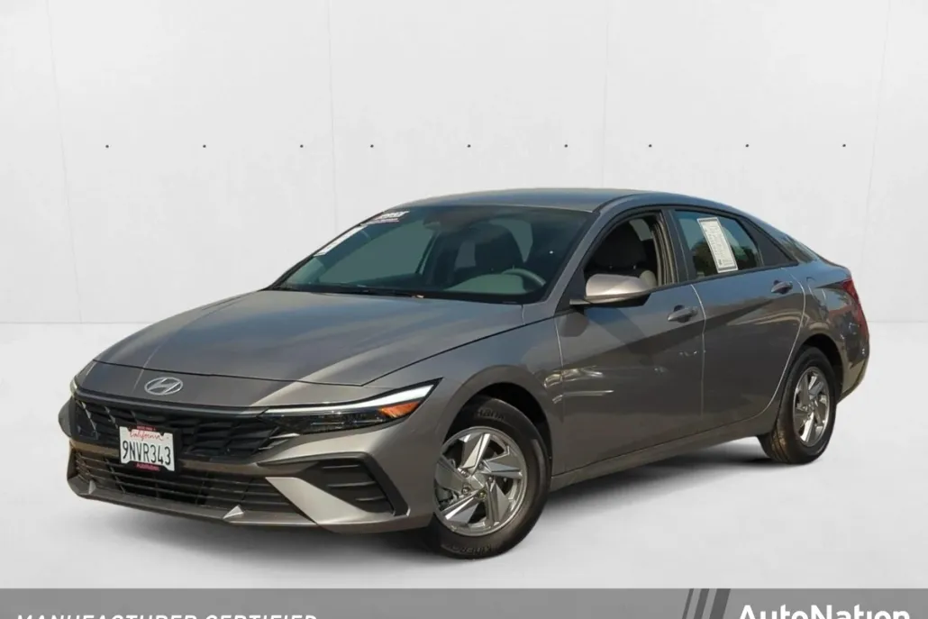 2025 Hyundai Elantra SE photo 1