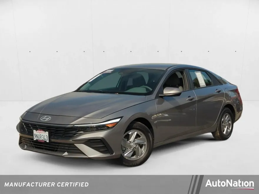 2025 Hyundai Elantra SE photo 1