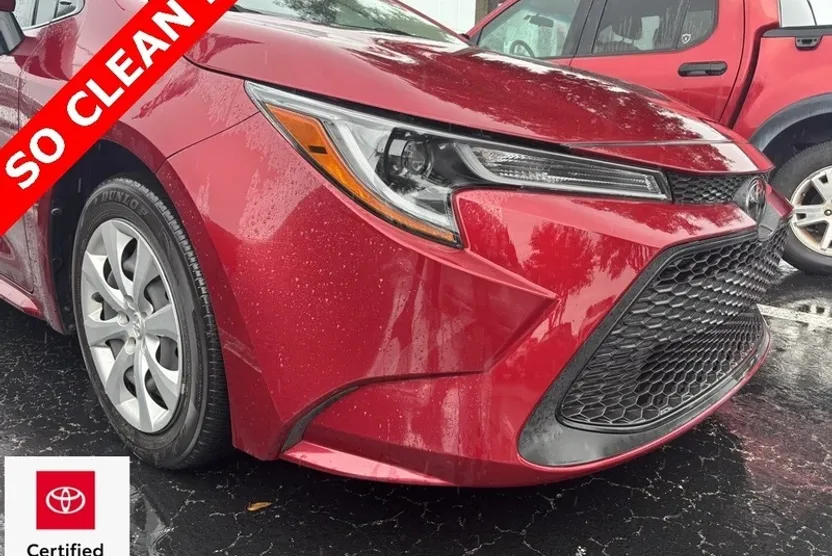 2022 Toyota Corolla LE photo 1