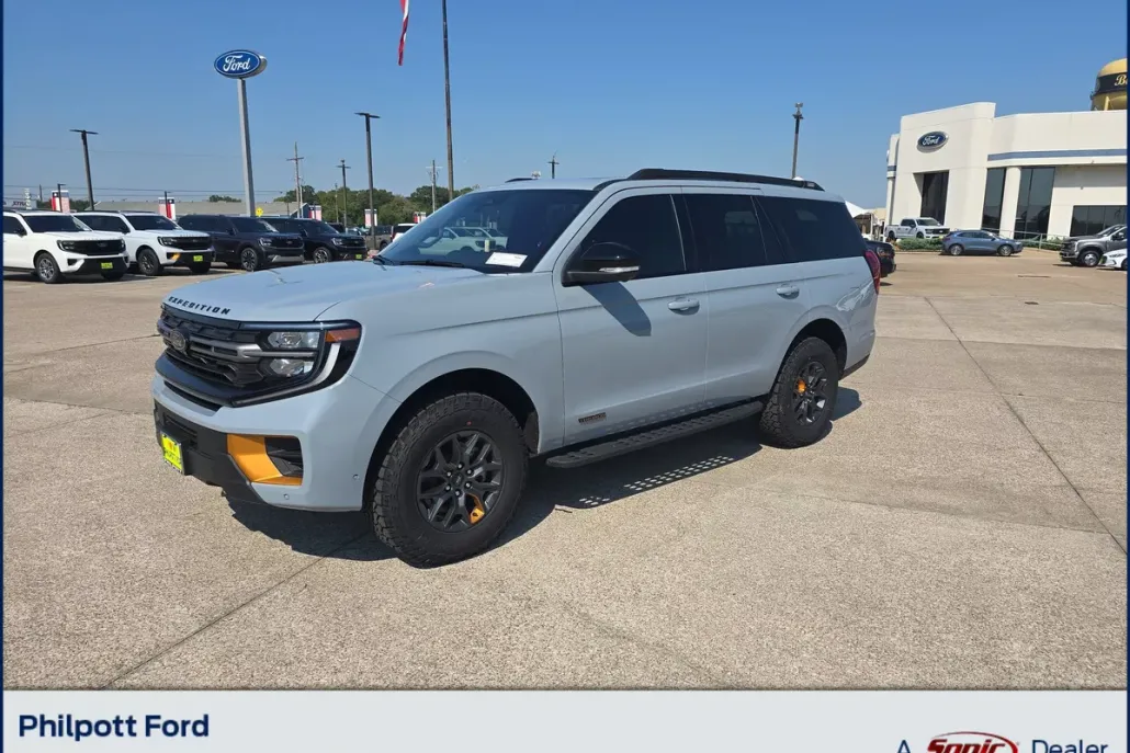2025 Ford Expedition photo 1