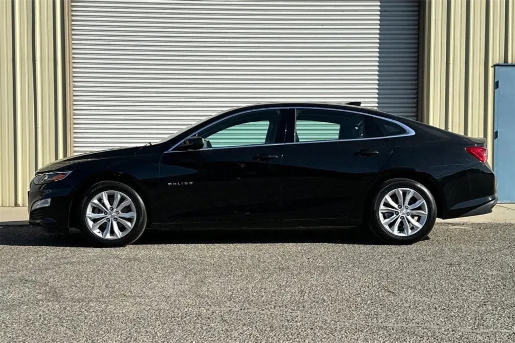 2023 Chevrolet Malibu 1LT photo 1