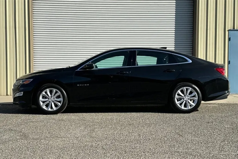 2023 Chevrolet Malibu 1LT photo 1