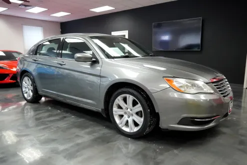 2013 Chrysler 200 Touring photo 3
