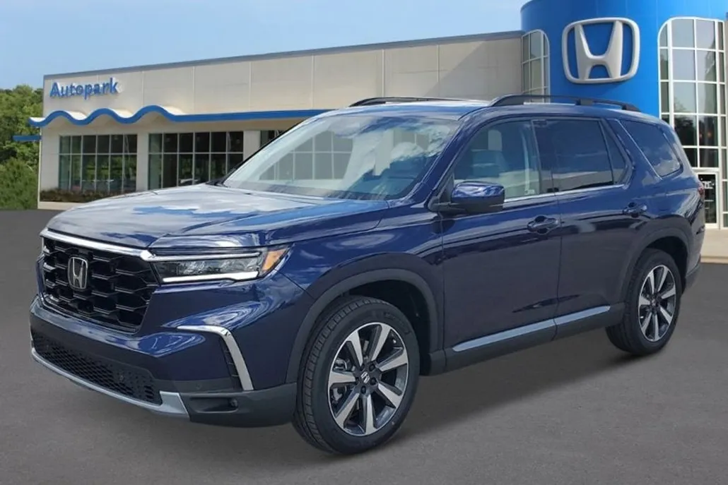 2025 Honda Pilot Touring photo 1