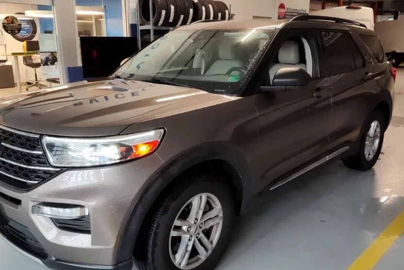 2021 Ford Explorer XLT photo 1