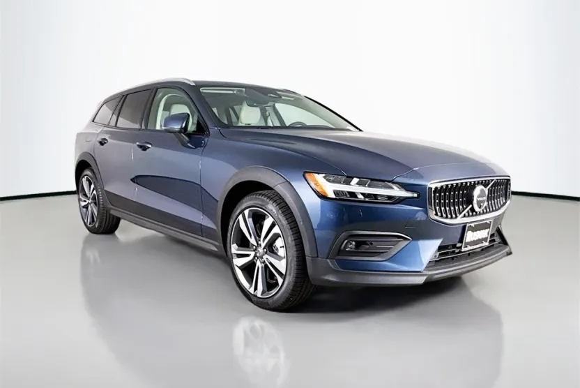 2026 Volvo V60 Cross Country B5 Plus photo 1