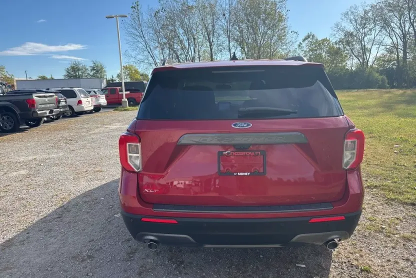 2022 Ford Explorer XLT photo 1
