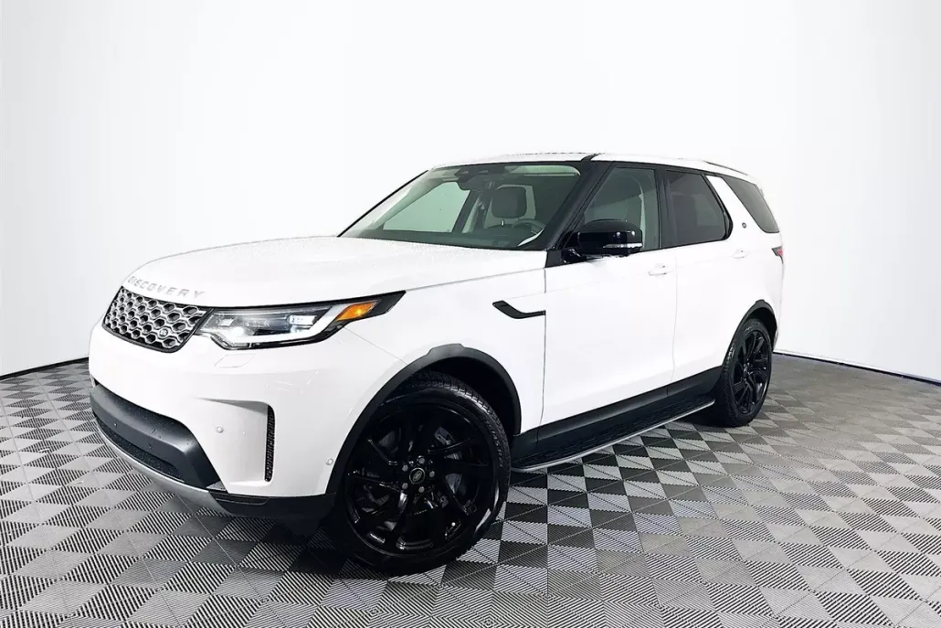 2024 Land Rover Discovery S photo 1