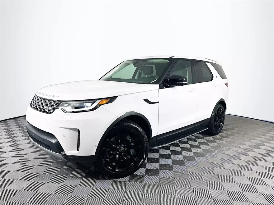 2024 Land Rover Discovery S photo 1