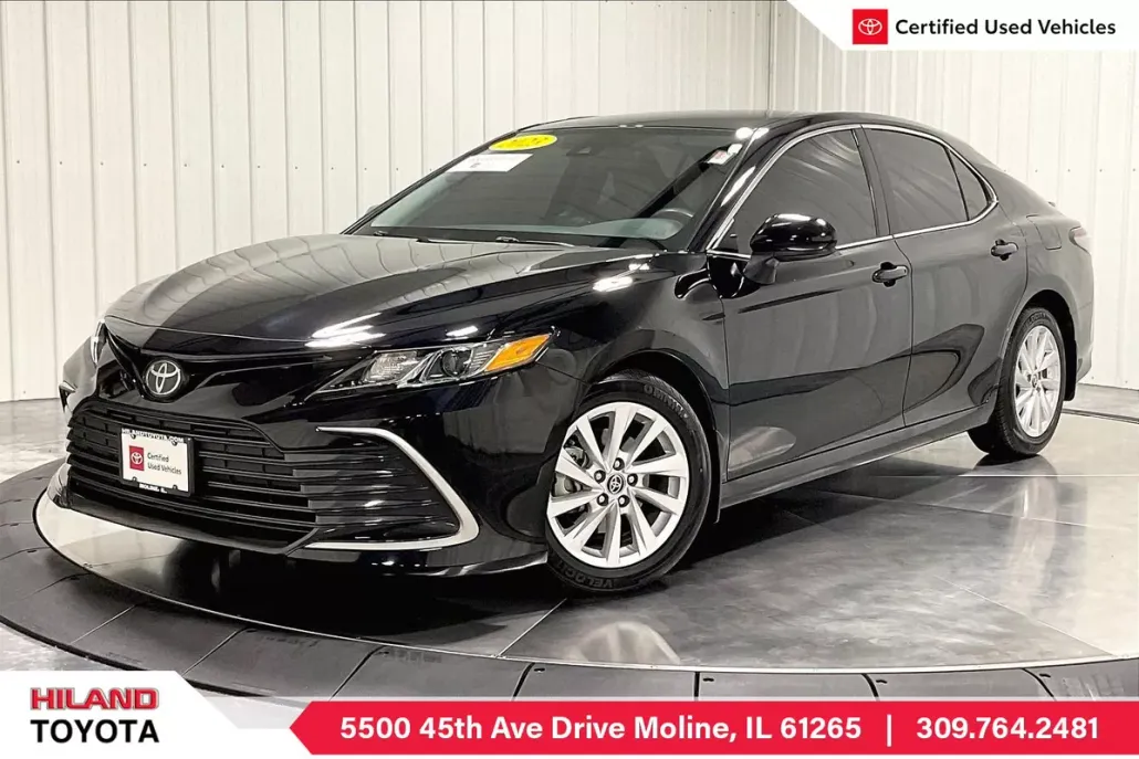 2023 Toyota Camry LE photo 1