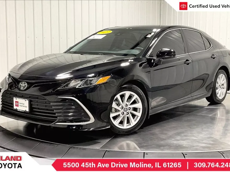 2023 Toyota Camry LE photo 1