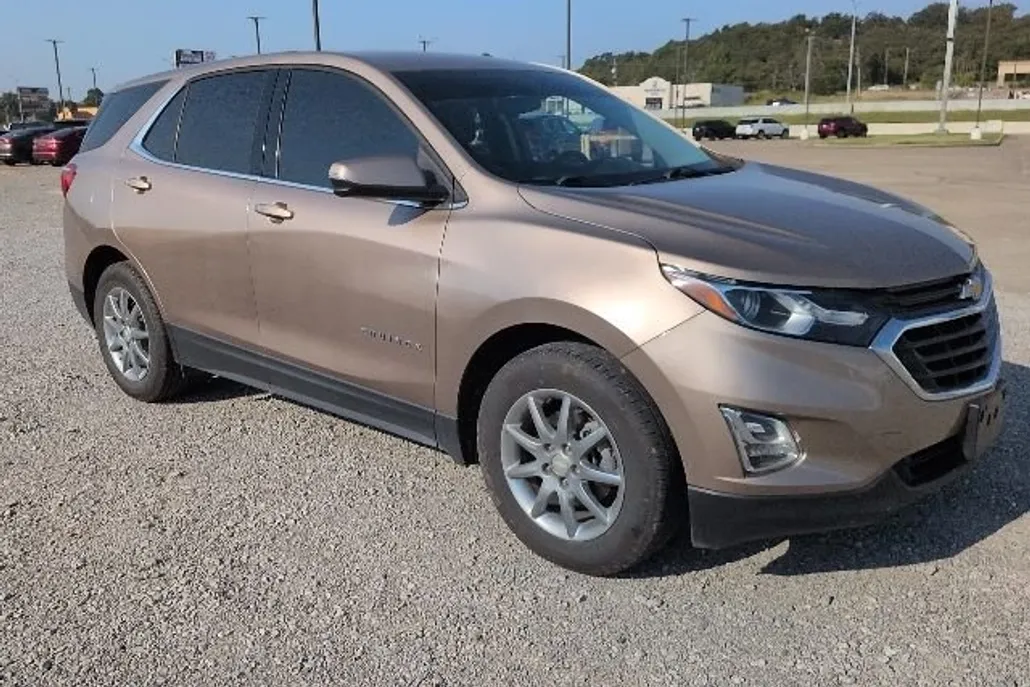 2019 Chevrolet Equinox LT photo 1
