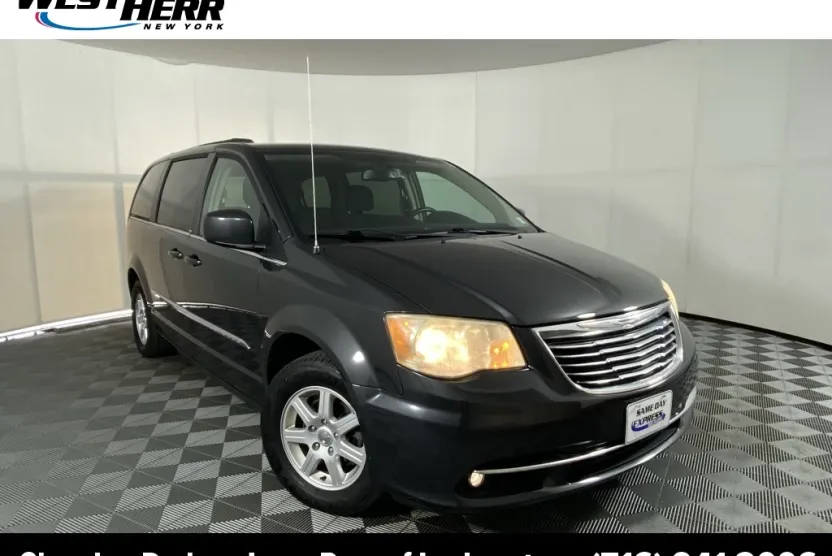 2011 Chrysler Town & Country Touring photo 1