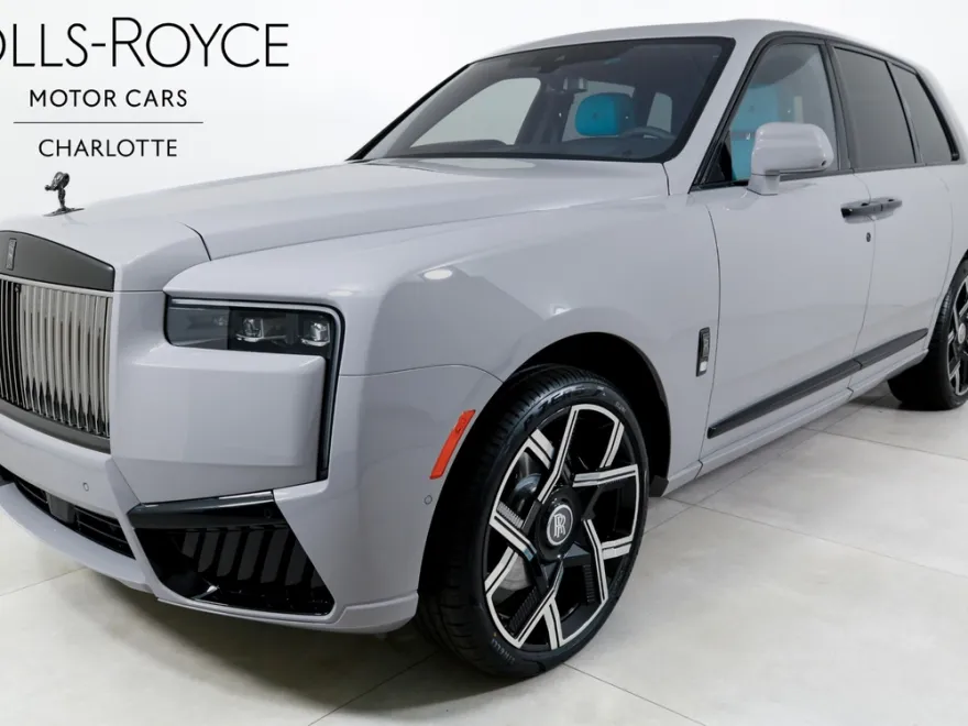 2025 Rolls Royce Cullinan Black Badge photo 1
