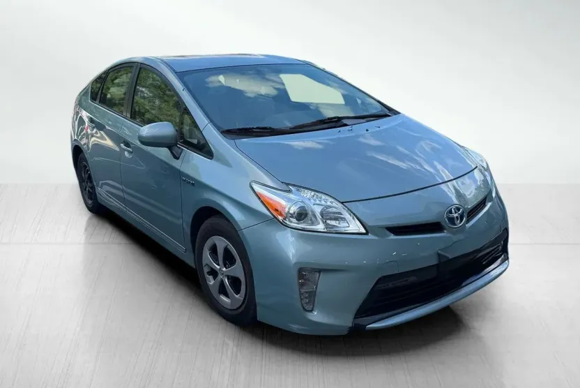 2014 Toyota Prius Four photo 1