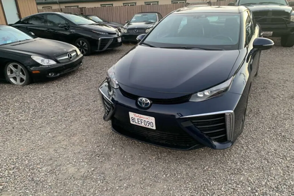 2016 Toyota Mirai photo 1