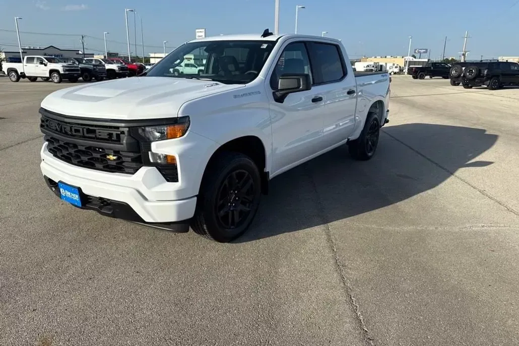 2025 Chevrolet Silverado 1500 Custom photo 1