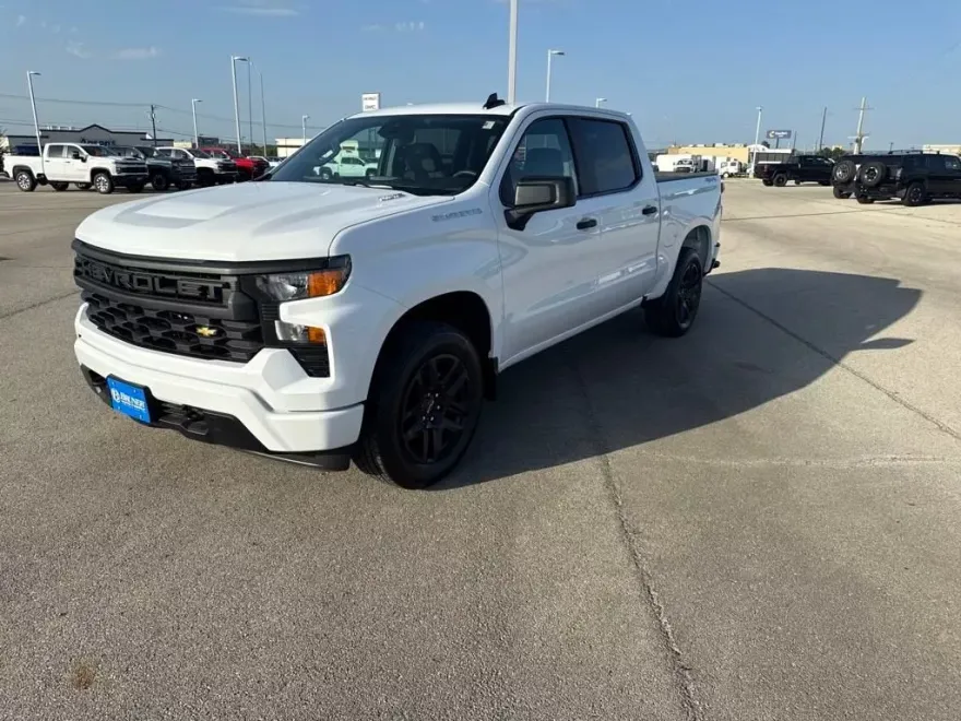 2025 Chevrolet Silverado 1500 Custom photo 1