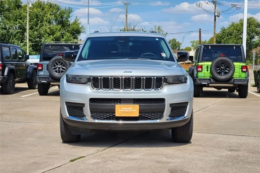 2023 Jeep Grand Cherokee Laredo photo 1