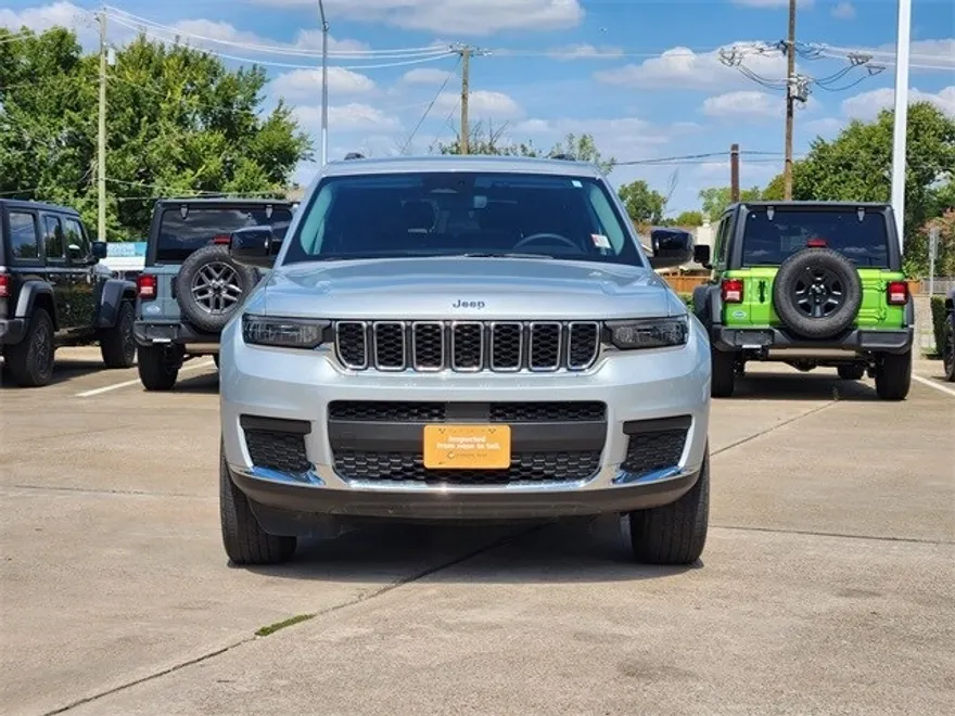 2023 Jeep Grand Cherokee Laredo photo 1