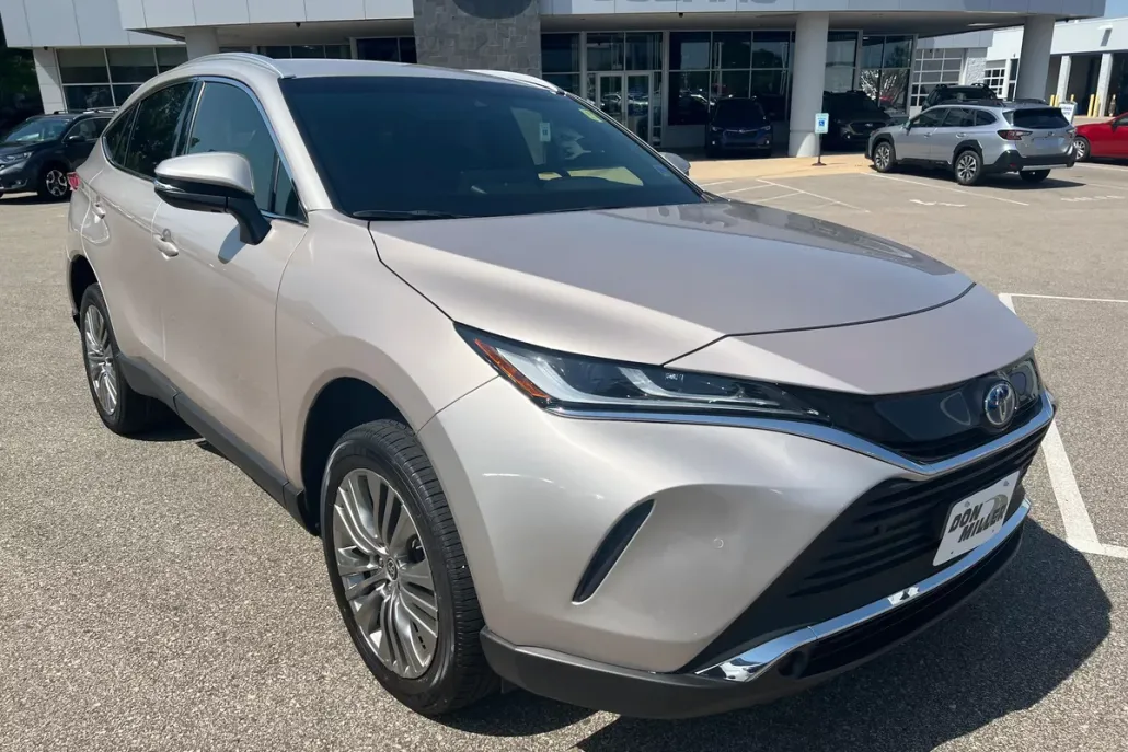 2022 Toyota Venza XLE photo 1