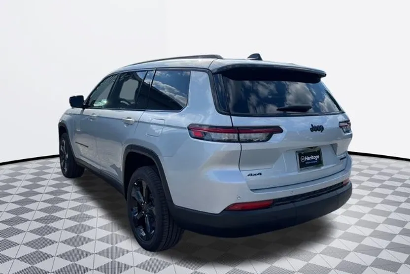 2025 Jeep Grand Cherokee Limited photo 1