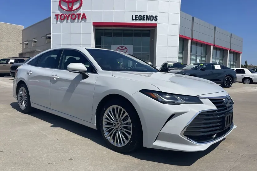 2022 Toyota Avalon Limited photo 1