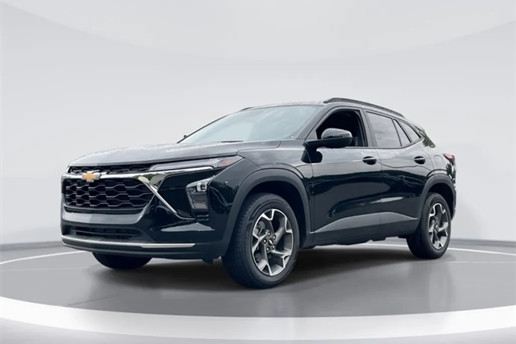 2024 Chevrolet Trax LT photo 1