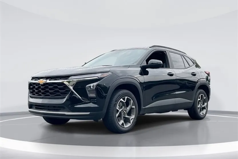 2024 Chevrolet Trax LT photo 1