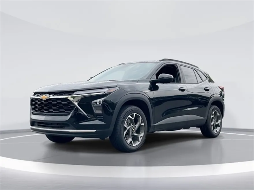 2024 Chevrolet Trax LT photo 1