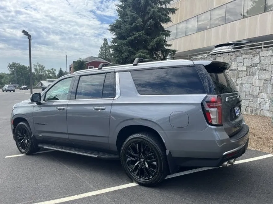 2021 Chevrolet Suburban High Country photo 1