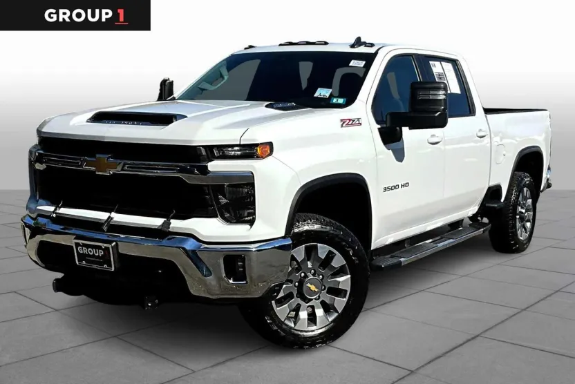 2024 Chevrolet Silverado 3500HD LT photo 1