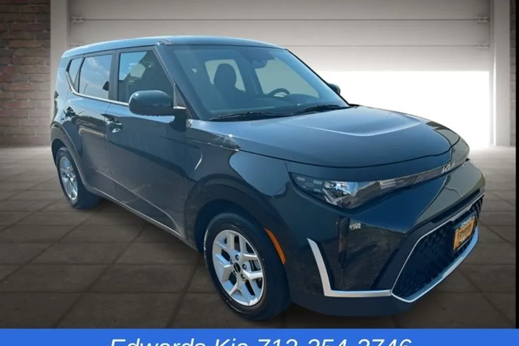 2024 Kia Soul LX photo 1