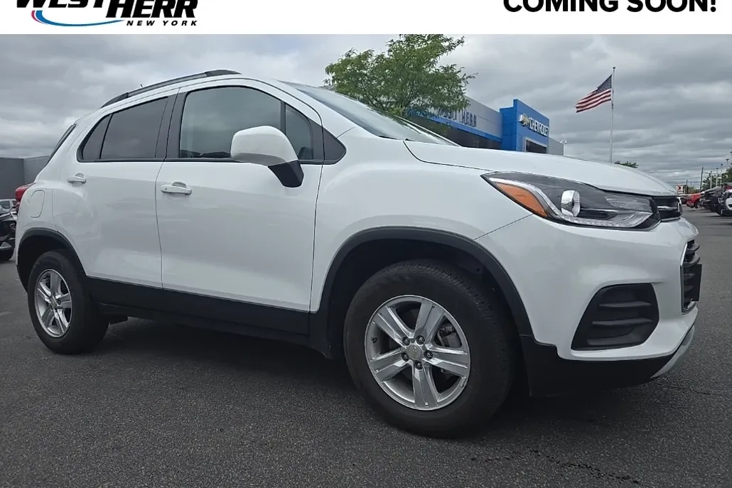 2022 Chevrolet Trax LT photo 1