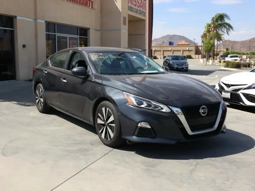 2022 Nissan Altima 2.5 SV photo 1