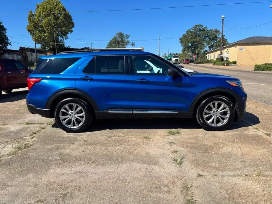 2020 Ford Explorer XLT photo 1