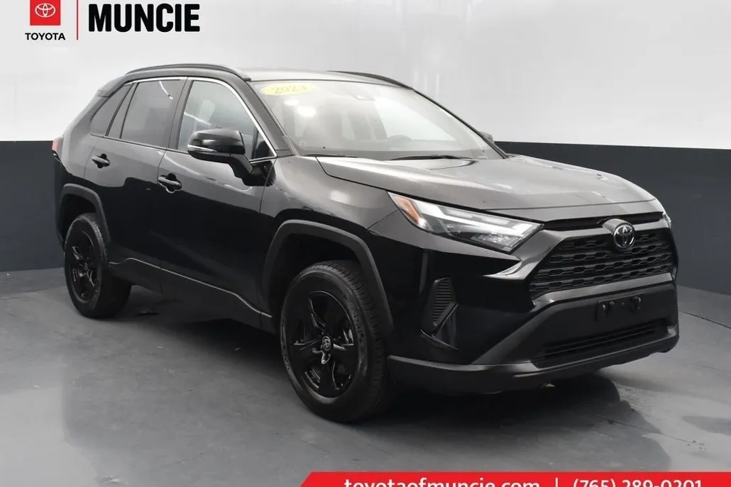 2023 Toyota RAV4 XLE photo 1