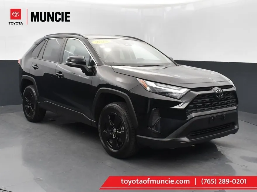 2023 Toyota RAV4 XLE photo 1
