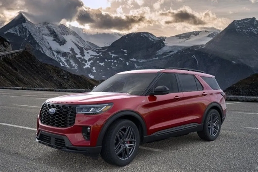 2025 Ford Explorer ST-Line photo 1