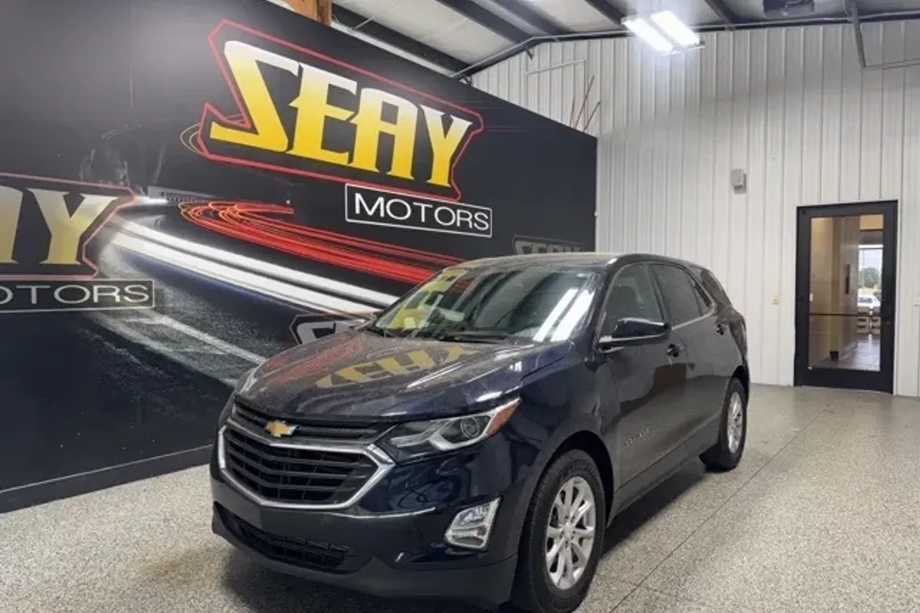 2020 Chevrolet Equinox LT photo 1