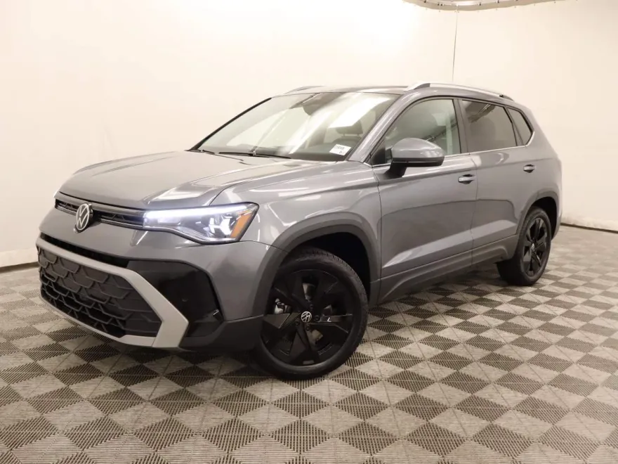 2025 Volkswagen Taos SE photo 1