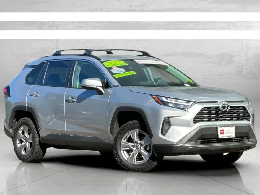 2022 Toyota RAV4 XLE photo 1