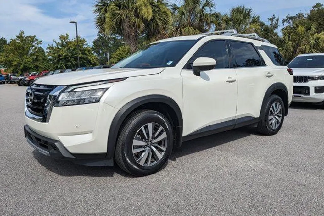 2024 Nissan Pathfinder SL photo 1