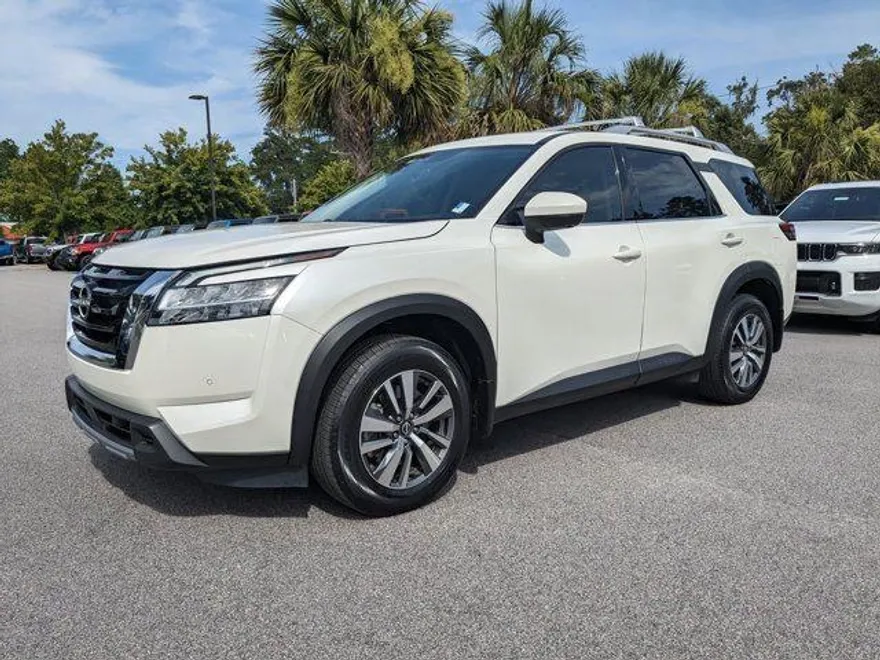 2024 Nissan Pathfinder SL photo 1