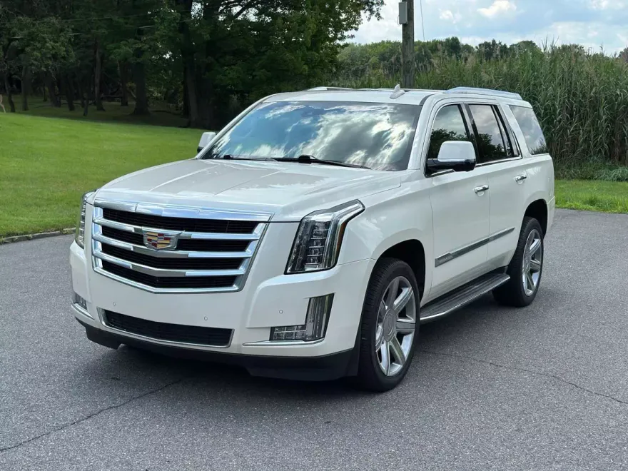 2015 Cadillac Escalade Luxury photo 1
