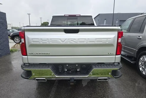 2021 Chevrolet Silverado 1500 LTZ photo 3