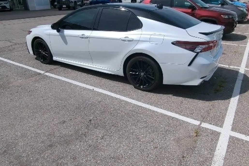 2022 Toyota Camry Hybrid XSE photo 1